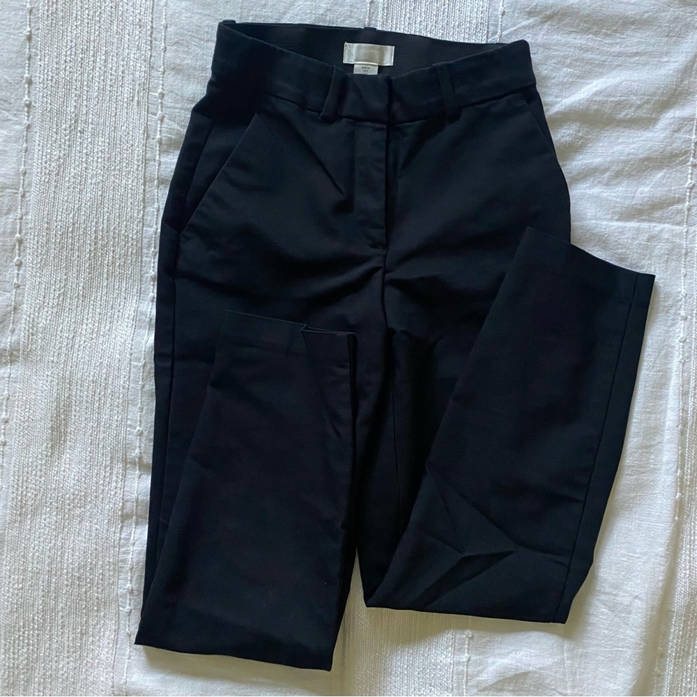 Slim Fit High Rise Black Trouser Pants (Size 2) - H&M - Office Chic!